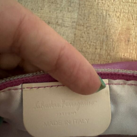 Salvatore Ferragamo cosmetic pouch - Picture 11 of 13